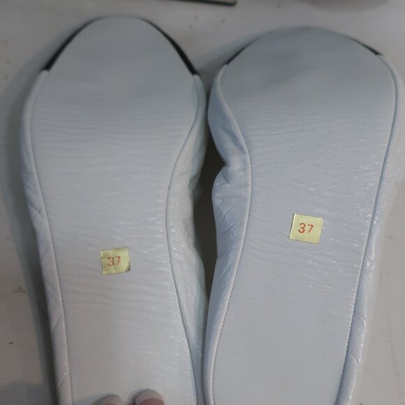 NIB Authentic Chanel White Black Capped Toe Leather Ballet Flat Shoe 37 US/6.5-7 - Picture 10 of 13